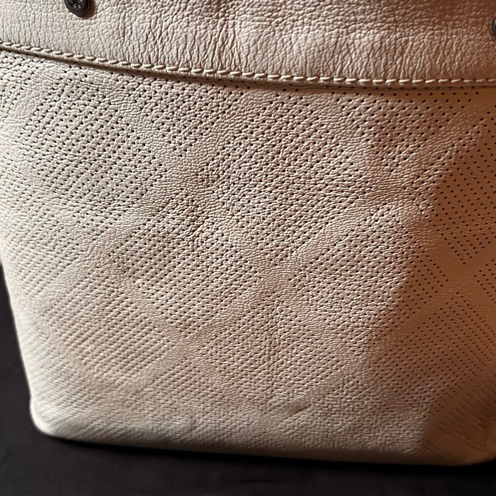 Chanel Cream Tote Bag with Textured Canvas and Iconic CC Logo - Picture 7 of 16